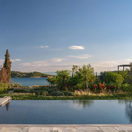 Beachfront Oneiro With Sea Views *