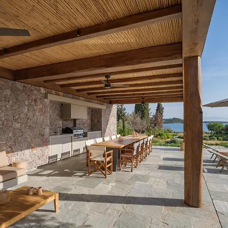 Beachfront Oneiro With Sea Views Villa