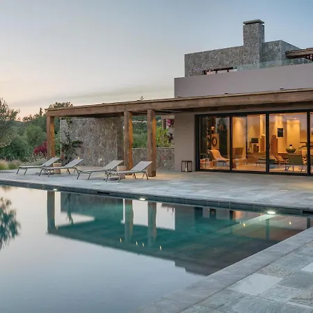 Beachfront Oneiro With Sea Views *