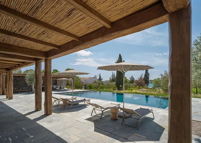 Beachfront Oneiro With Sea Views וילה