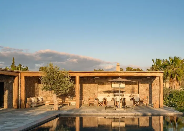 Beachfront Oneiro With Sea Views וילה